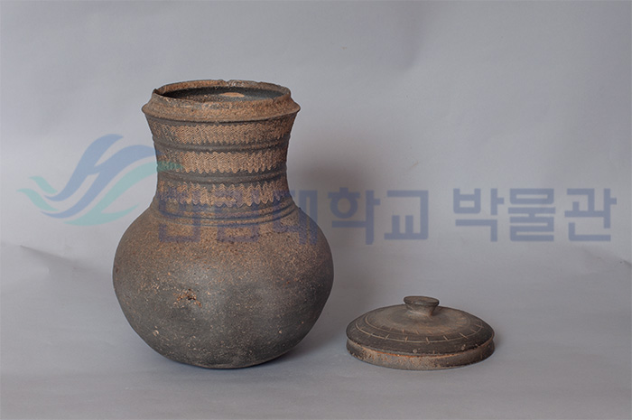 뚜껑있는 긴목항아리.jpg 이미지